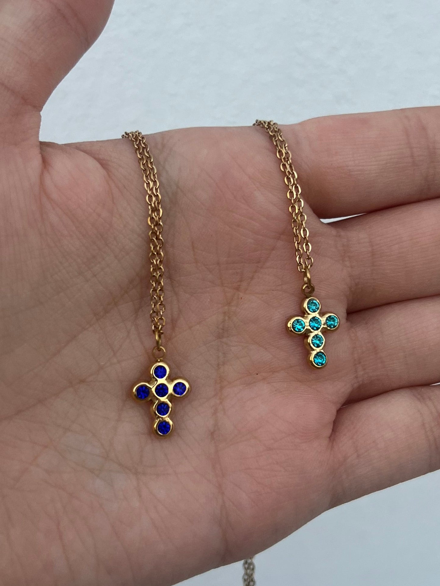 Collar “Cruz de la Redención” con Zirconia