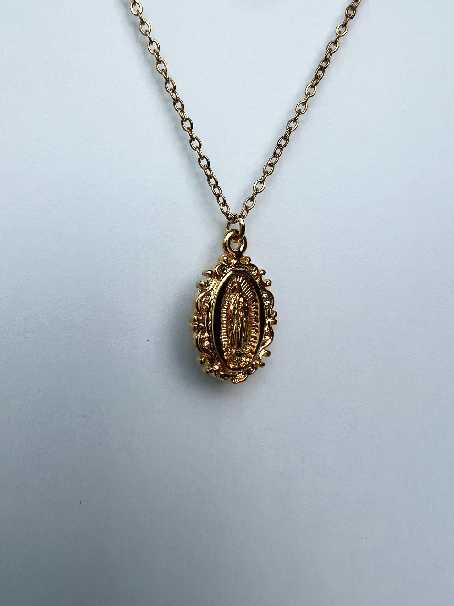 Collar "Virgen de Guadalupe" brocada