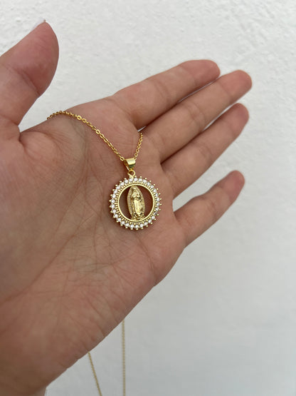 Collar “Virgen de Guadalupe” con Zirconia redonda
