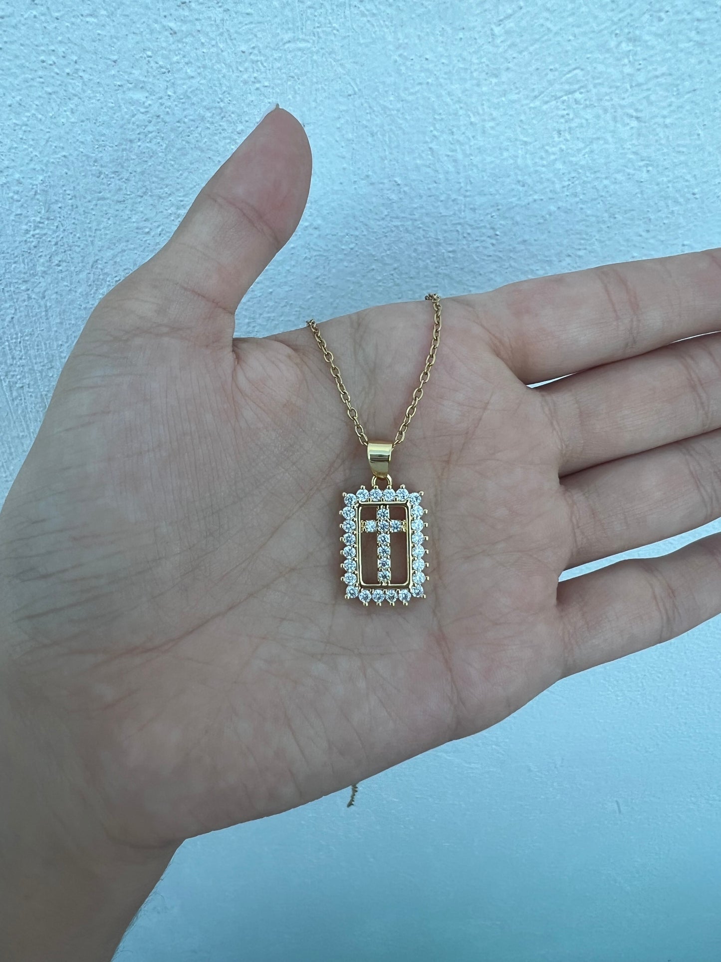 Collar “Cruz” con Zirconia