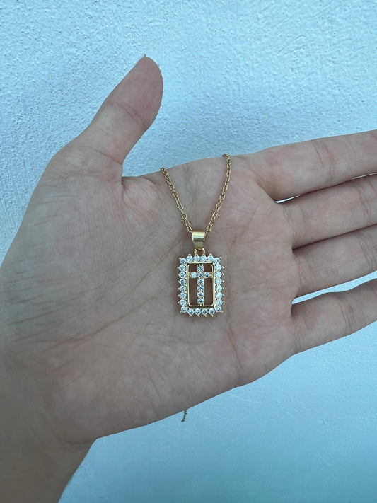 Collar “Cruz” con Zirconia
