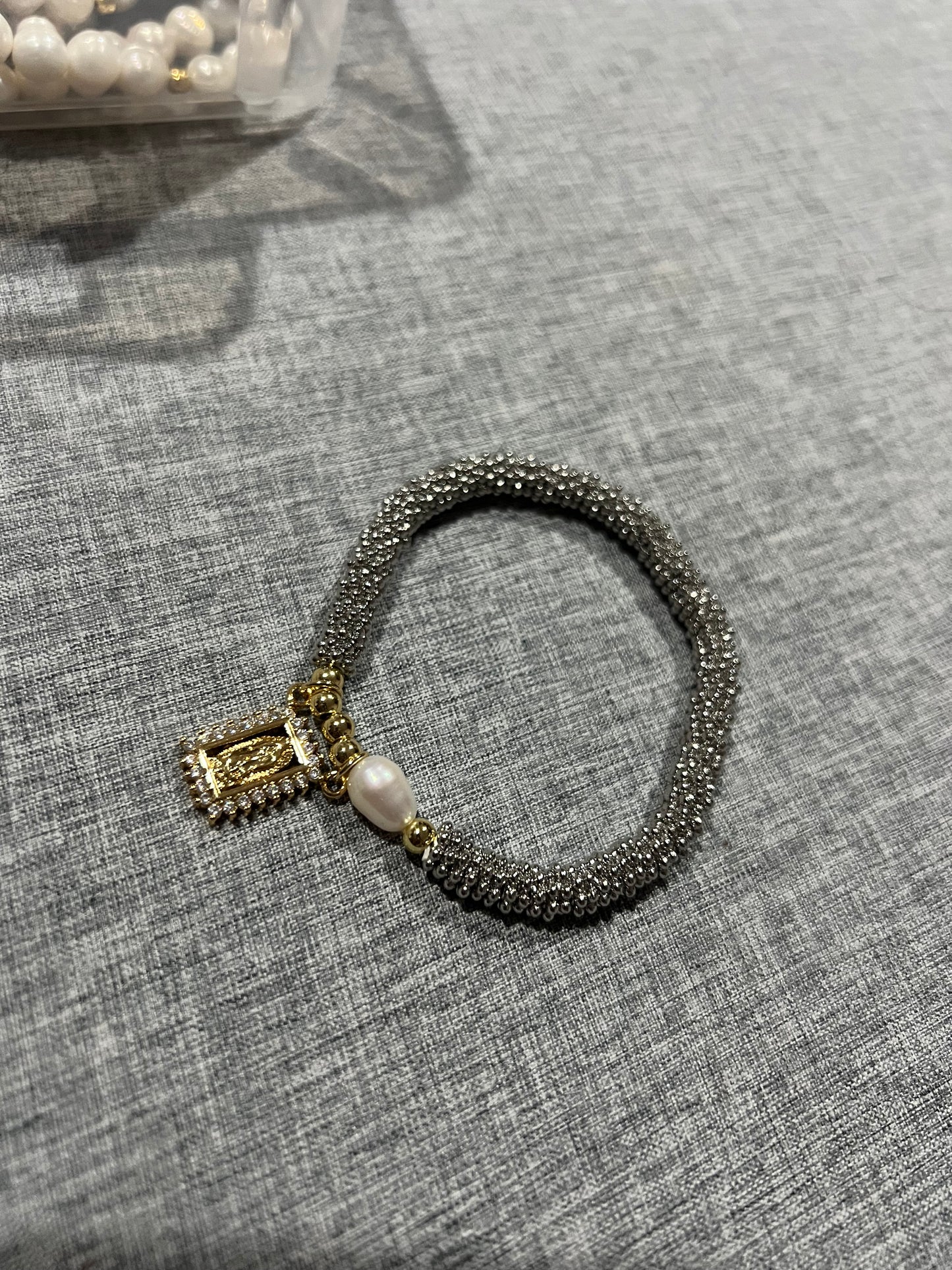 Pulsera "Virgen de Guadalupe” Zirconia con Perla
