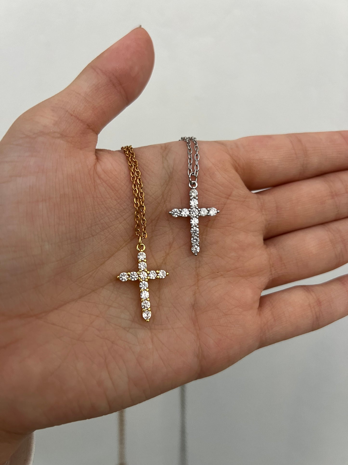 Collar “Cruz” con Zirconia