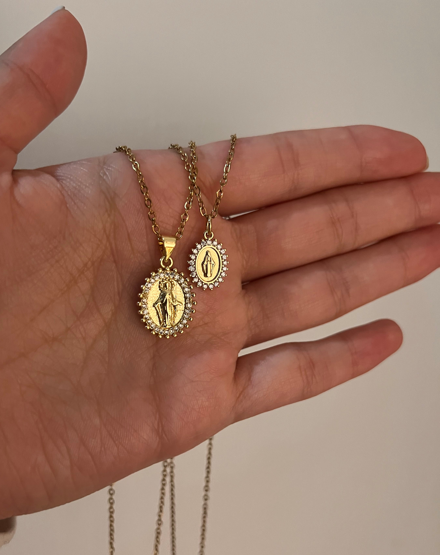 Collar “Medallita Milagrosa” con Zirconia